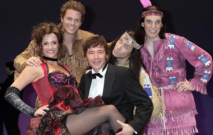 Michelle Splietelhof (Uschi), Mark Seibert (Ranger), Michael 'Bully' Herbig, Mathias Schlung (Abahachi) und Veit Schfermeier (Winnetouch)   Stage Entertainment