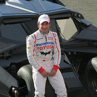 Timo Glock vor dem Batmobil  Warner Brothers & Sutton Motorsport Images